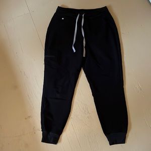 FIGS size Medium Petite Black Jogger Scrub Pants
